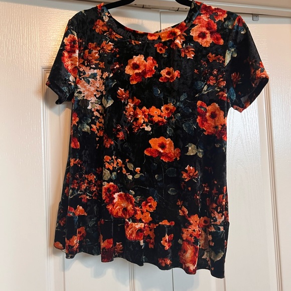 Altar’d State Velvet Floral Ruffle Open Back Short-Sleeve Top - Picture 3 of 3